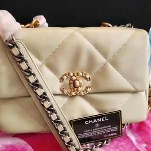 CHANEL FLAP BAG WITH TOP HANDLES